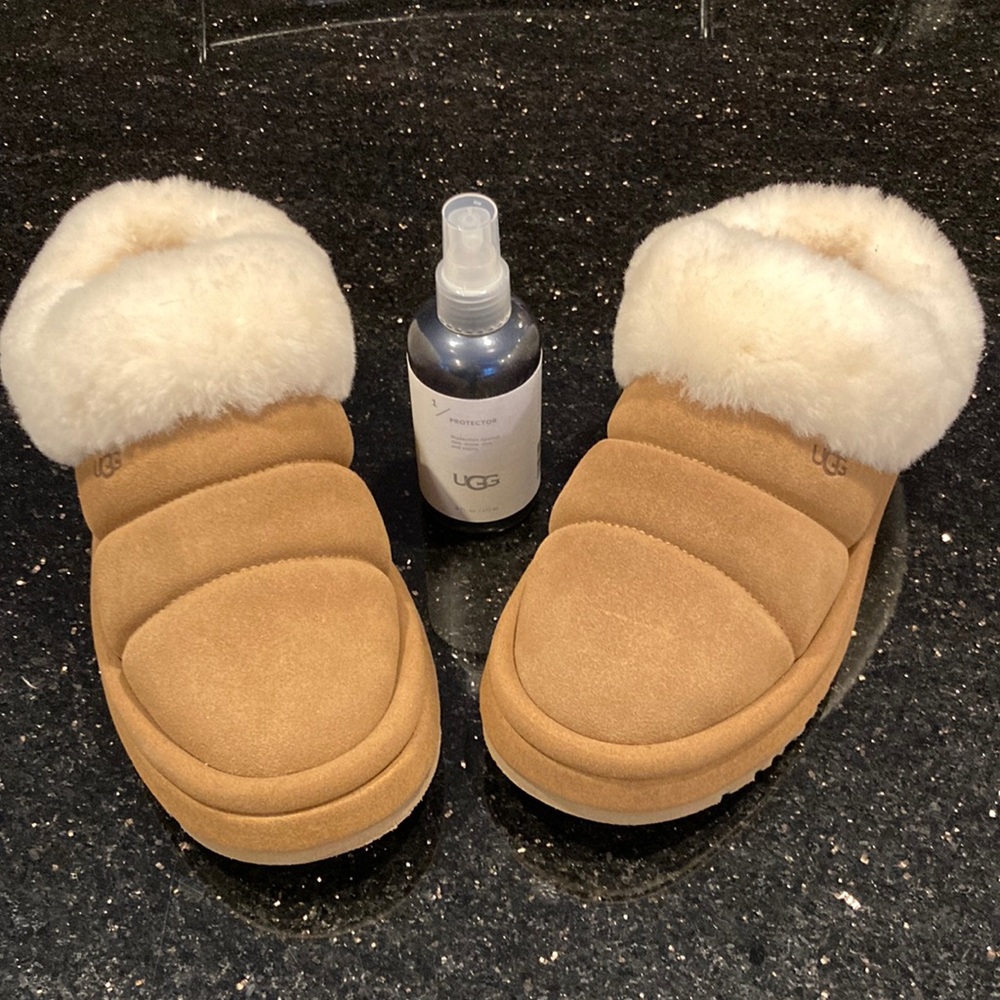 New with no shoebox. 
Size 6 Tazzlita UGG Platform Slippers